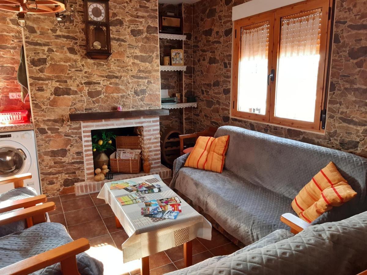 Casa Rural Mi Descanso Valdefuentes de Sangusín Exterior foto